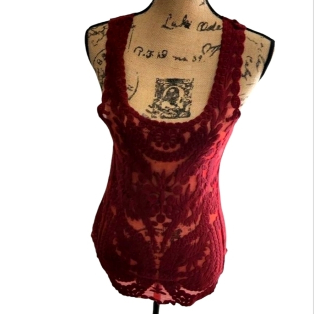 PAINTED Threads cranberry lace tank top size medium